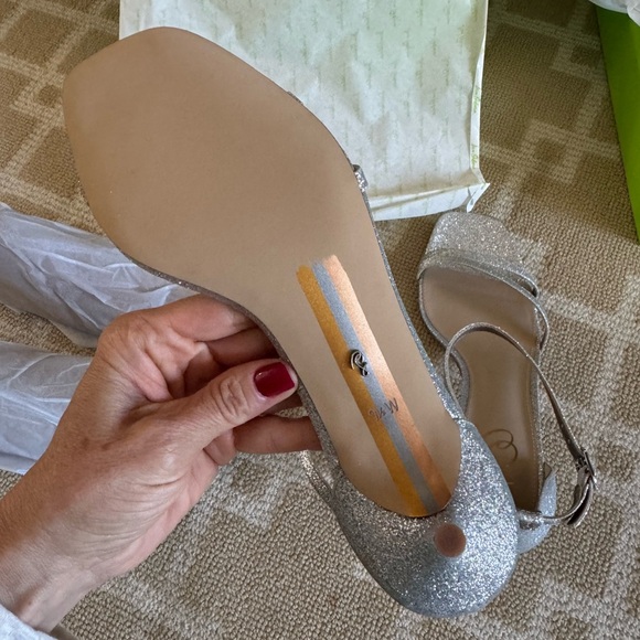 NIB Sam Edelman Kitten Heel Sandals Silver Glitter Ankle Strap Holiday Shoes 9.5 - Picture 7 of 12